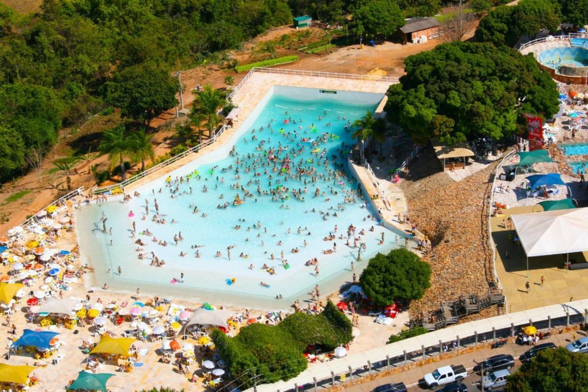 Piazza Com Acesso Ao Clube Diroma Aparthotel Caldas Novas Exterior foto